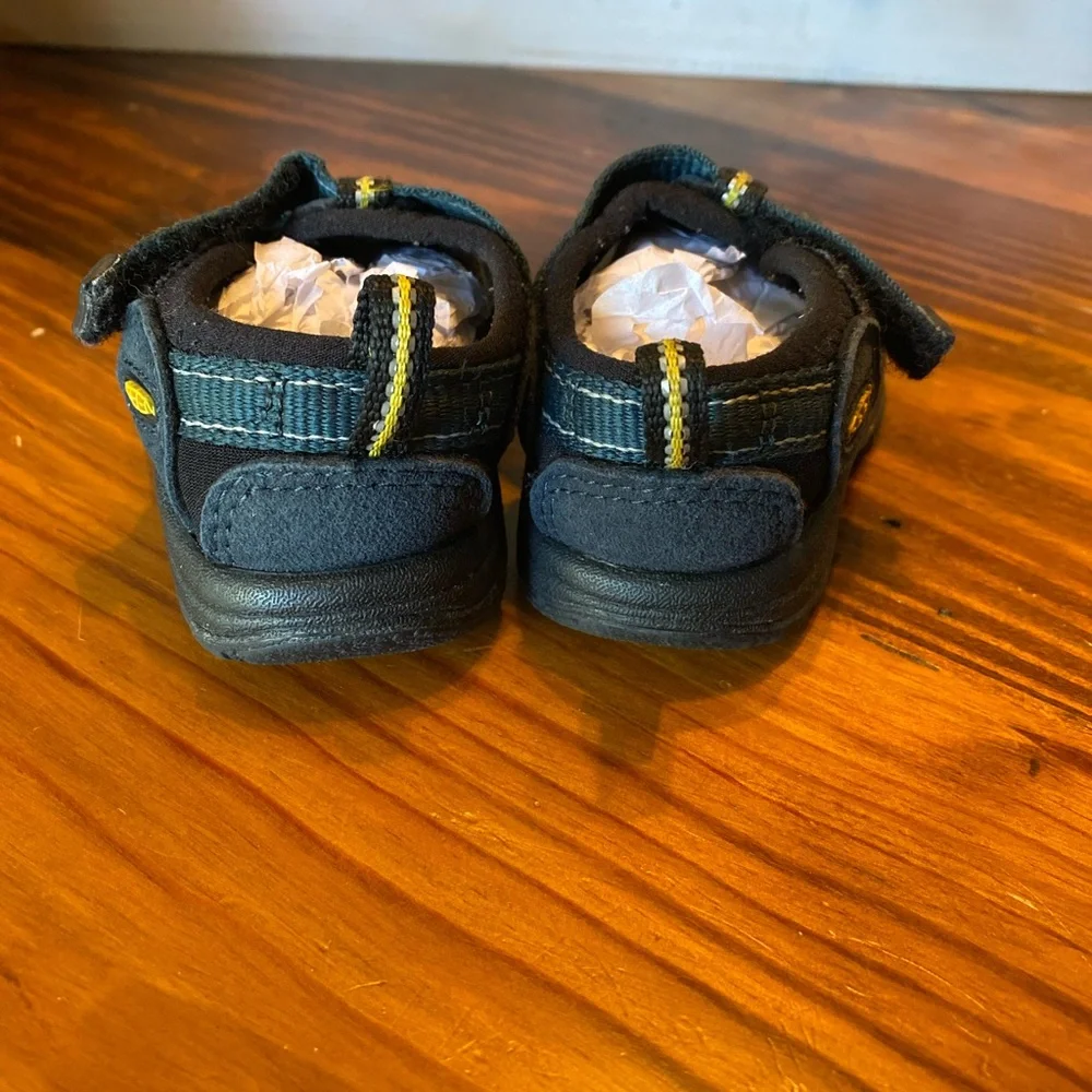 Keen Toddler Sandals (size 4) - Picture 6 of 7